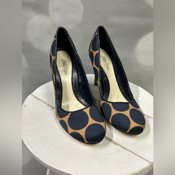 Lela Rose Los Angeles heels in camel with navy polka dots.‎ Size 5 - Picture 1 of 4